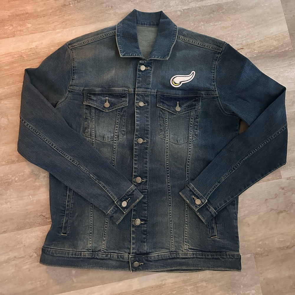 Minnesota Vikings Men’s size small/women’s large Jean jacket.  SKOL!